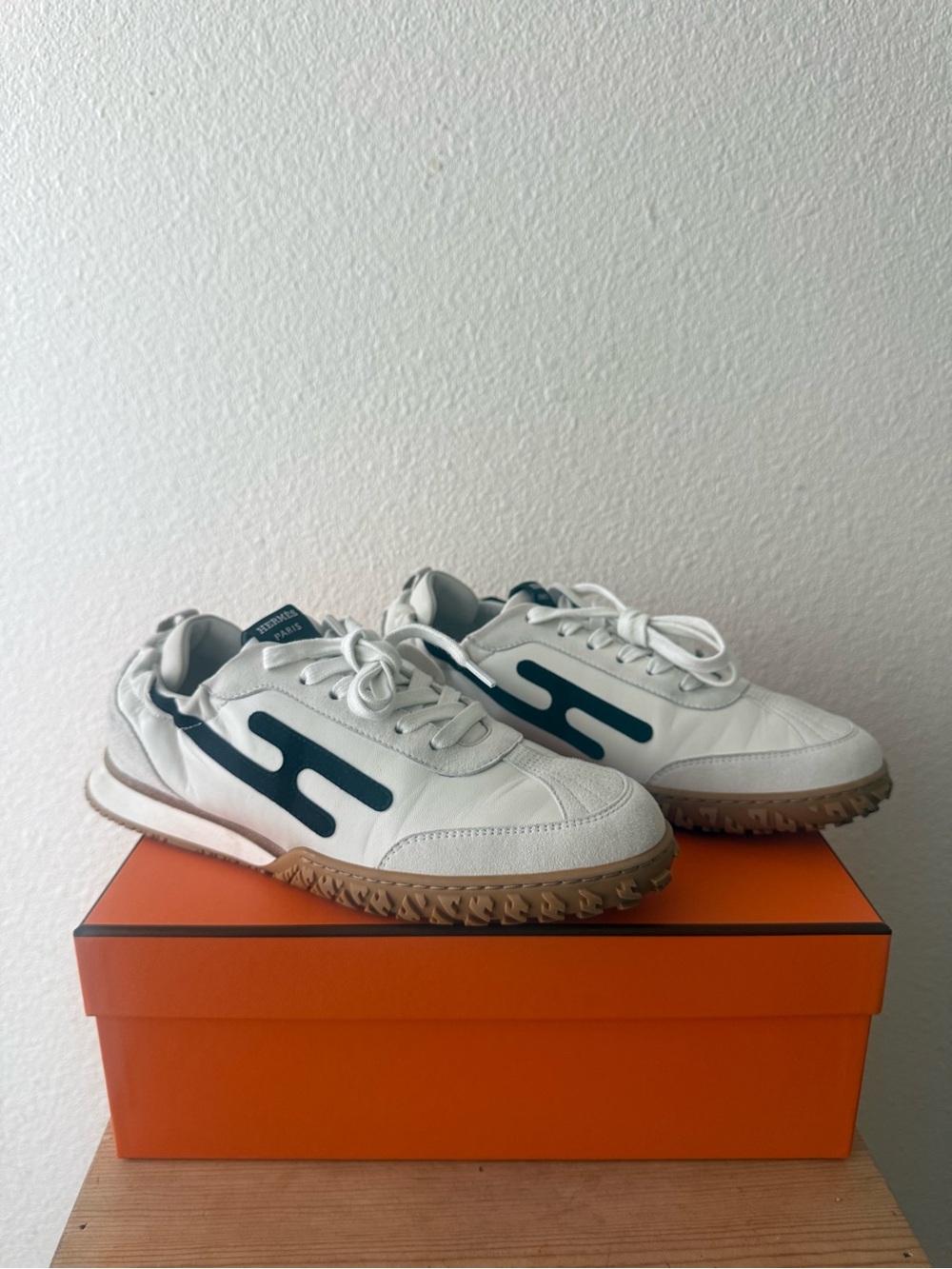 Hermes Sneakers Femme Jet Nappa/Chevre Velours Blanc/Noir size US Women’s 10